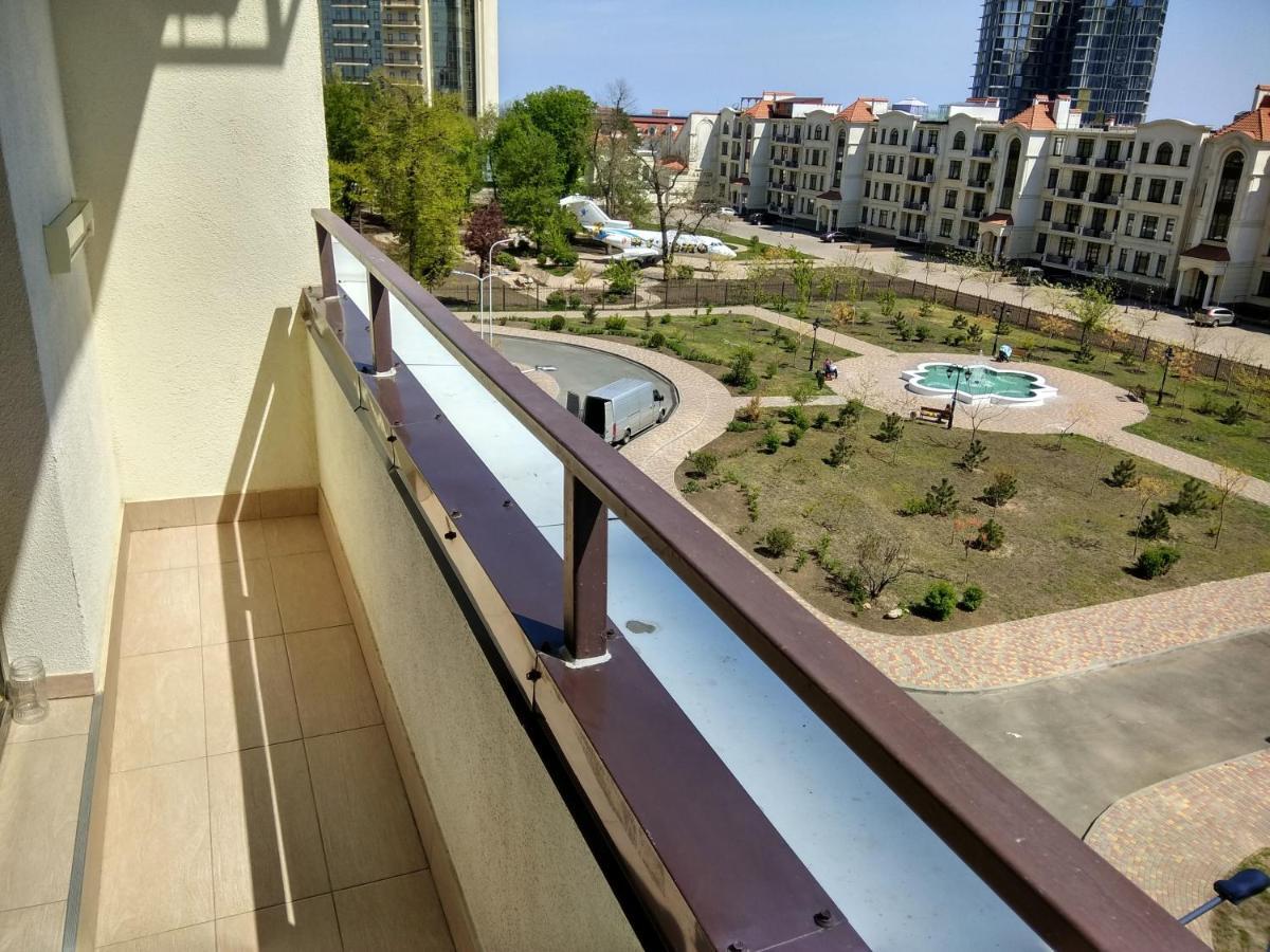 Аркадия Студия С Балконом Частичный Вид Моря Первая Линия От Моря Odesa Exterior foto